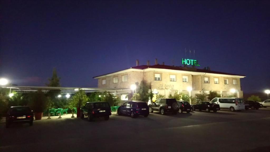 Hotel Restaurante Sostenible La Laguna Brozas Exterior photo