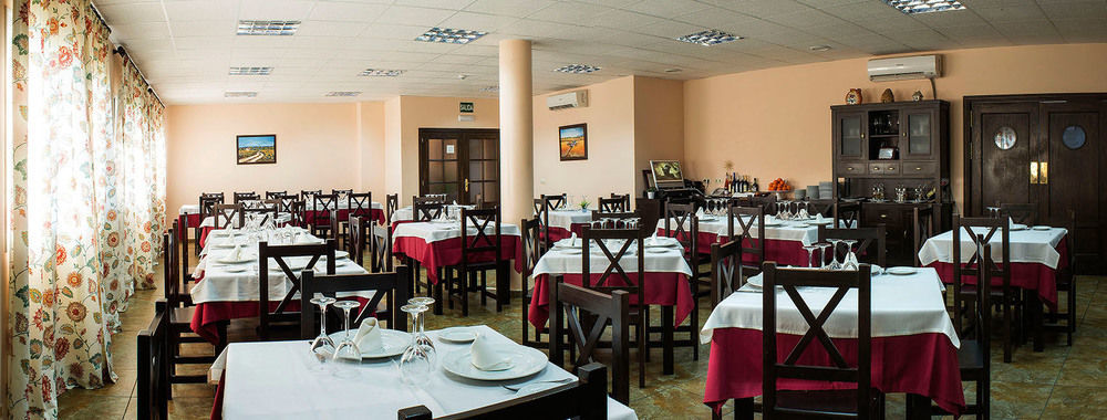 Hotel Restaurante Sostenible La Laguna Brozas Exterior photo